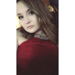 Meet your Posher, Caitlin